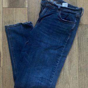 Size 8 Old Navy Boyfriend Jeans.